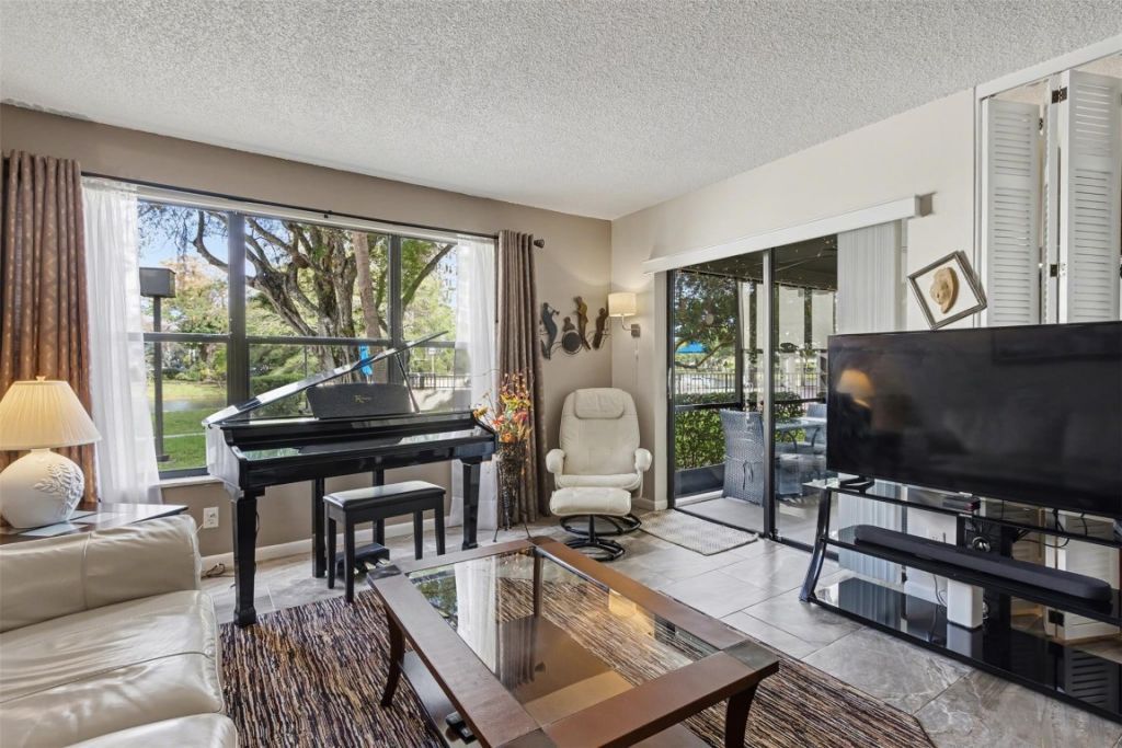 2307 S Cypress Bend Drive, Unit 106, Pompano Beach, FL 33069 Photo