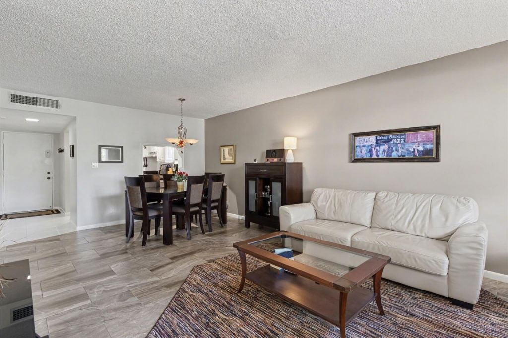 2307 S Cypress Bend Drive, Unit 106, Pompano Beach, FL 33069 Photo