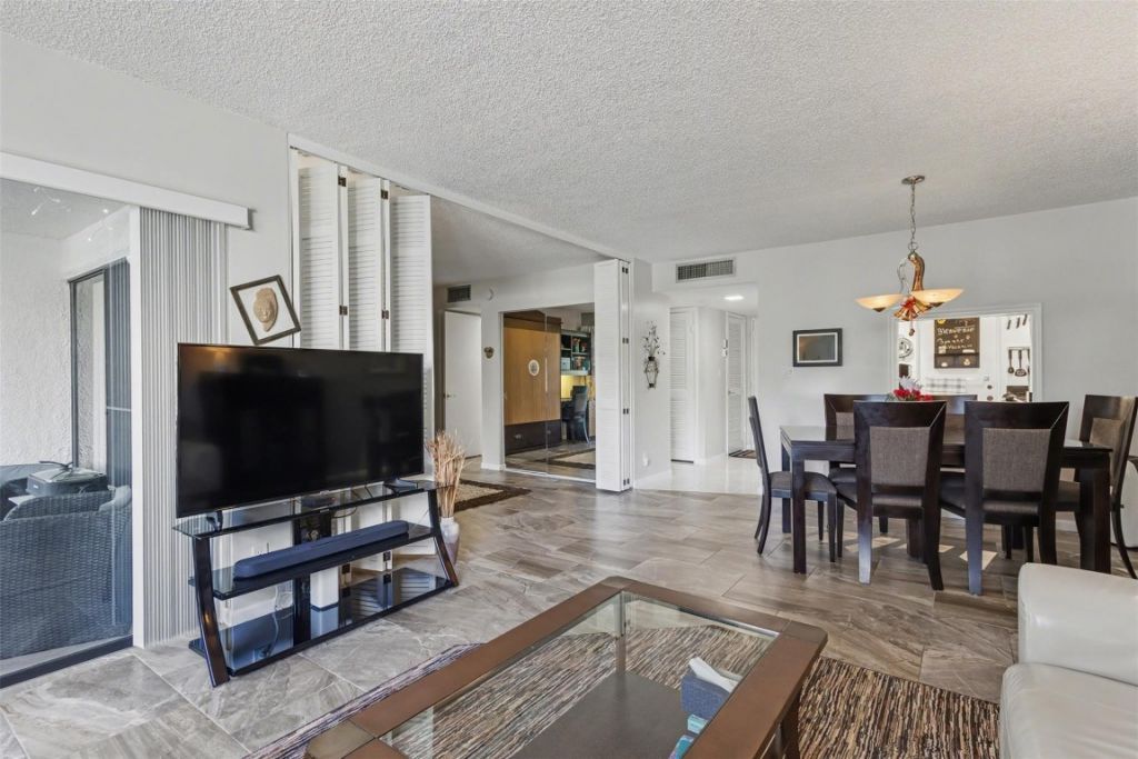 2307 S Cypress Bend Drive, Unit 106, Pompano Beach, FL 33069 Photo