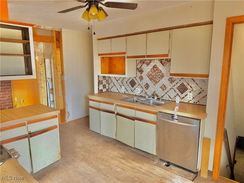 2898 Canton Road, Uniontown, OH 44685 Photo 12