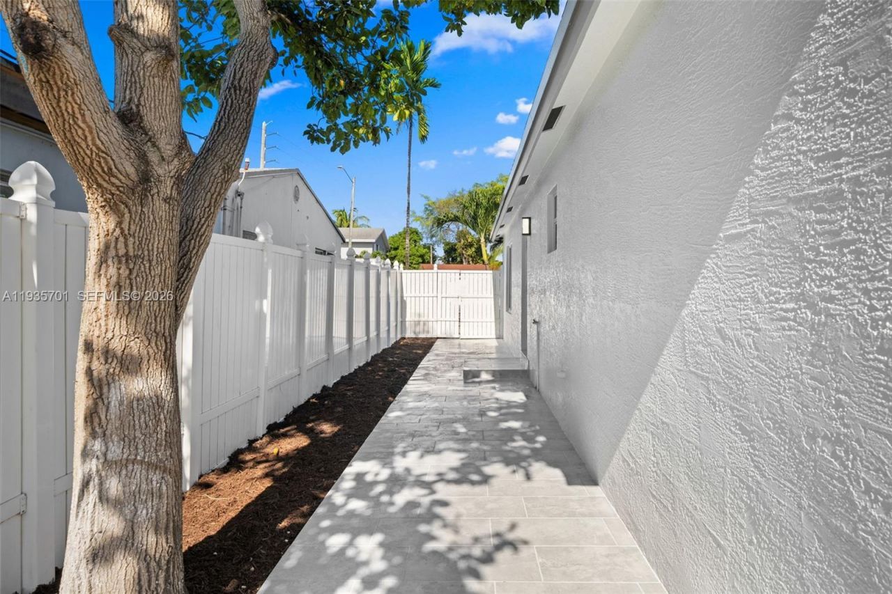 253 SW 4th St, Dania Beach, FL 33004 Photo