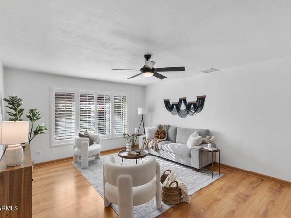 8517 E THOMAS Road, Scottsdale, AZ 85251