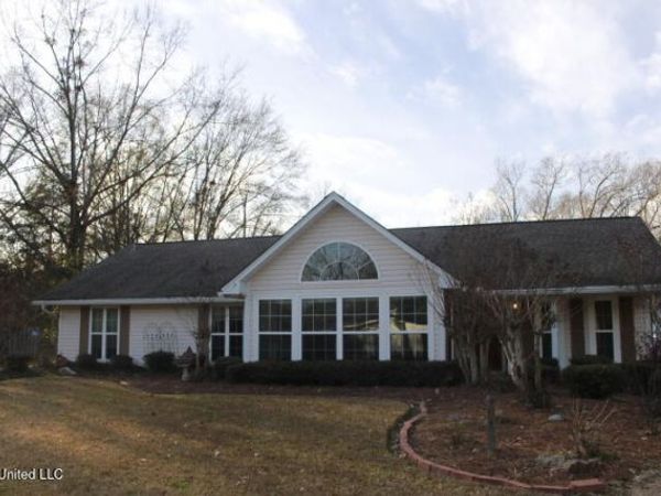 520 Hunters Creek Circle, Madison, MS 39110