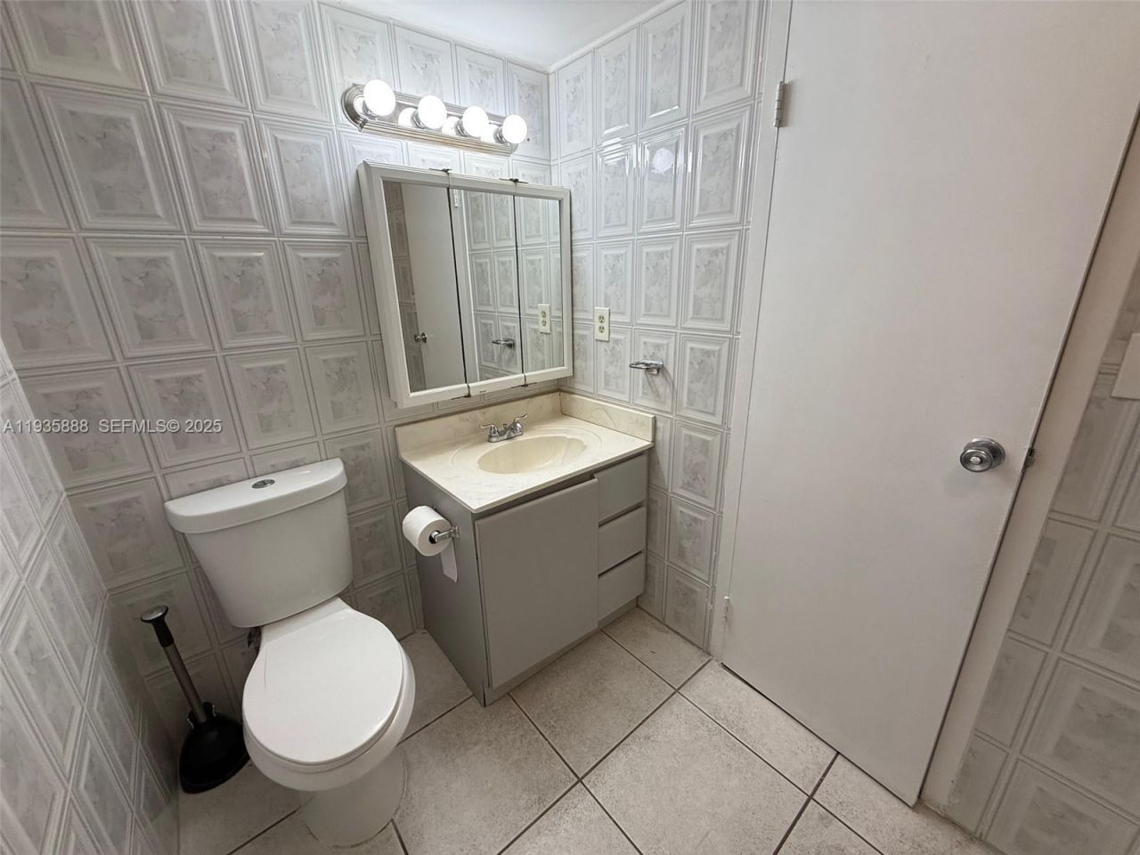 17011 N Bay Rd , Unit 1007, Sunny Isles Beach, FL 33160 Photo