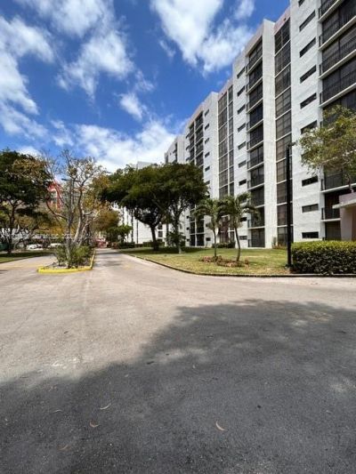 17011 N Bay Rd , Unit 1007, Sunny Isles Beach, FL 33160 Photo