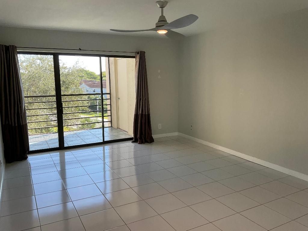 5751 Camino Del Sol, Unit 403, Boca Raton, FL 33433 Photo