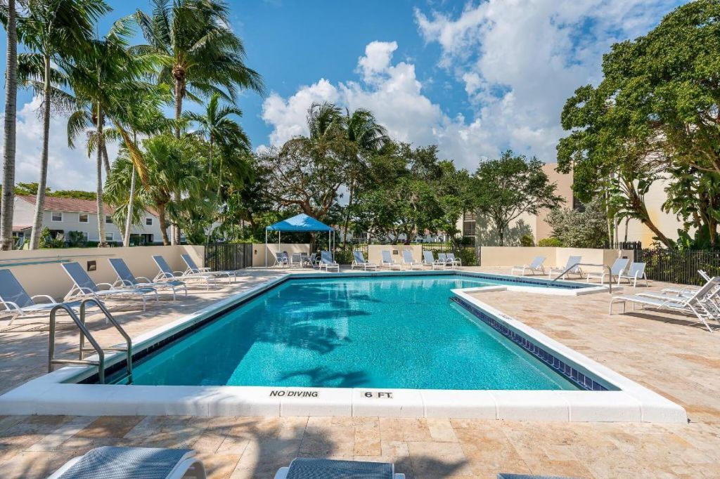 5751 Camino Del Sol, Unit 403, Boca Raton, FL 33433 Photo