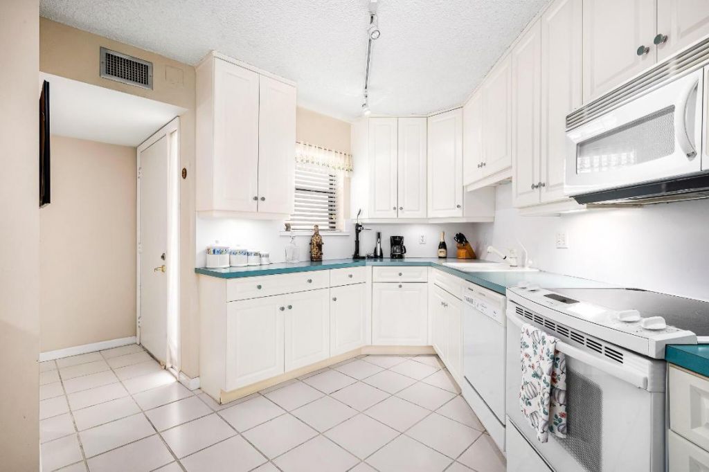 5751 Camino Del Sol, Unit 403, Boca Raton, FL 33433 Photo