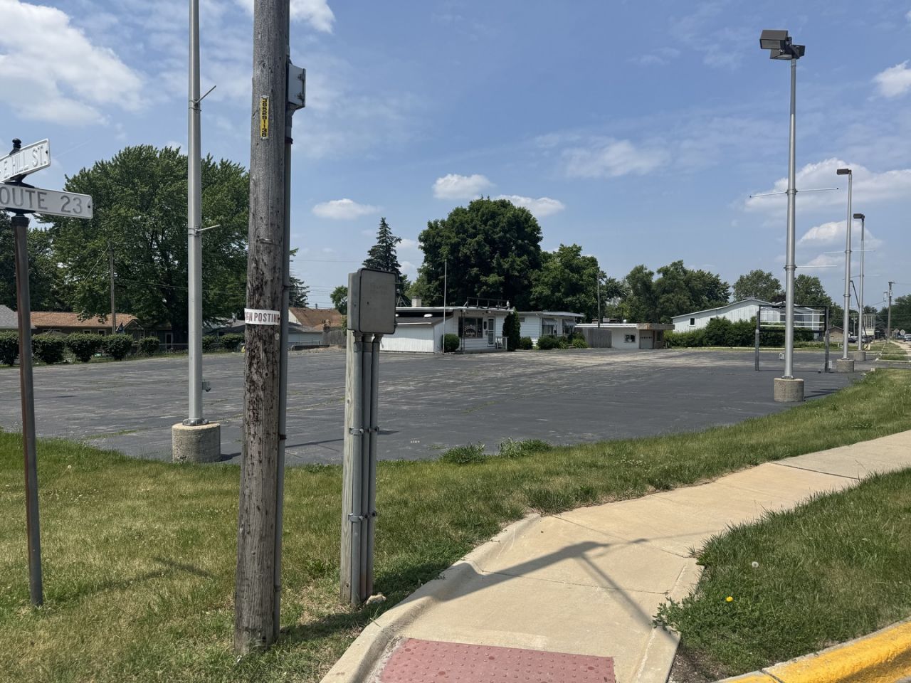 227 Sycamore Road, Genoa, IL 60135