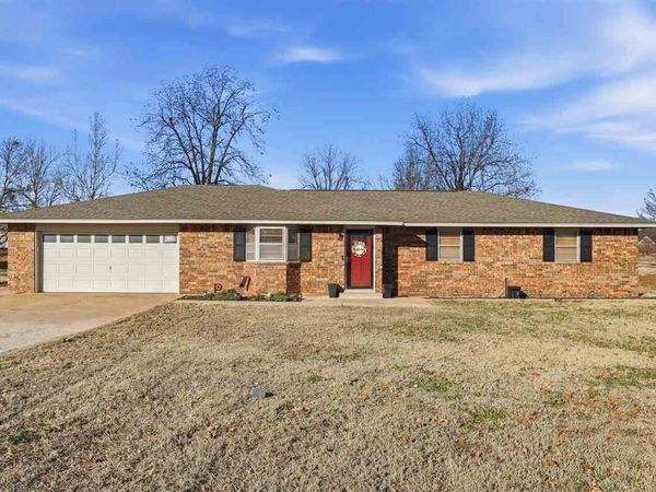 703 Quail Creek, Perry, OK 73077