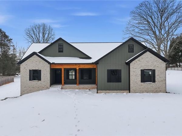 4381 Continental Drive, Pfafftown, NC 27040