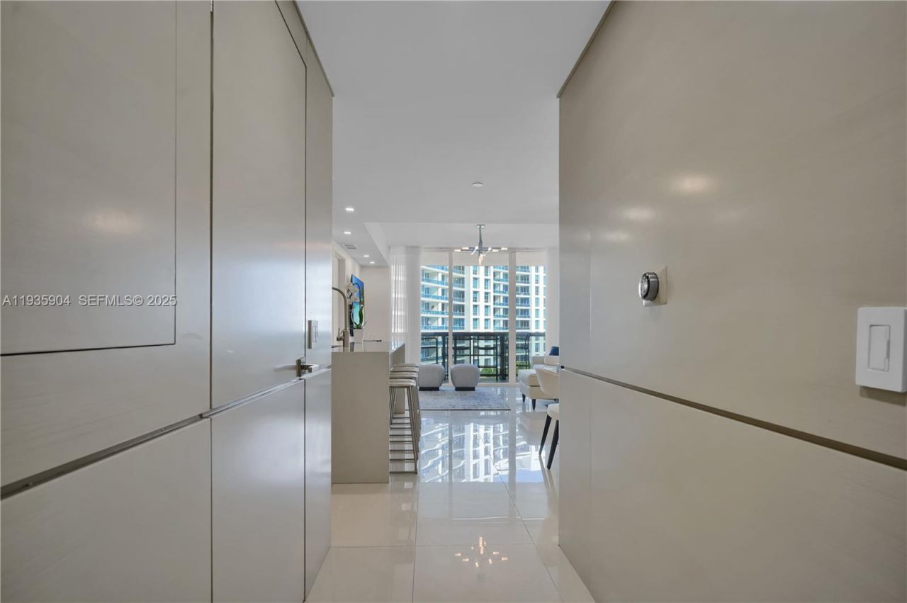 5875 Collins Ave, Unit 1003, Miami Beach, FL 33140 Photo
