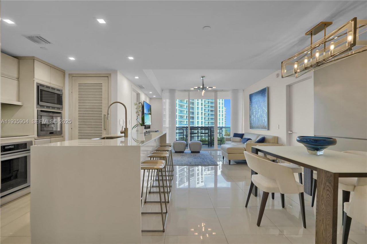 5875 Collins Ave, Unit 1003, Miami Beach, FL 33140 Photo