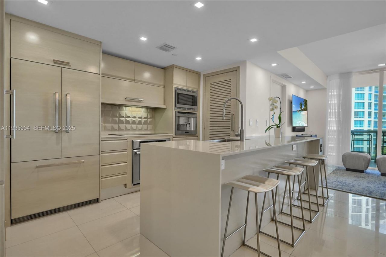 5875 Collins Ave, Unit 1003, Miami Beach, FL 33140 Photo