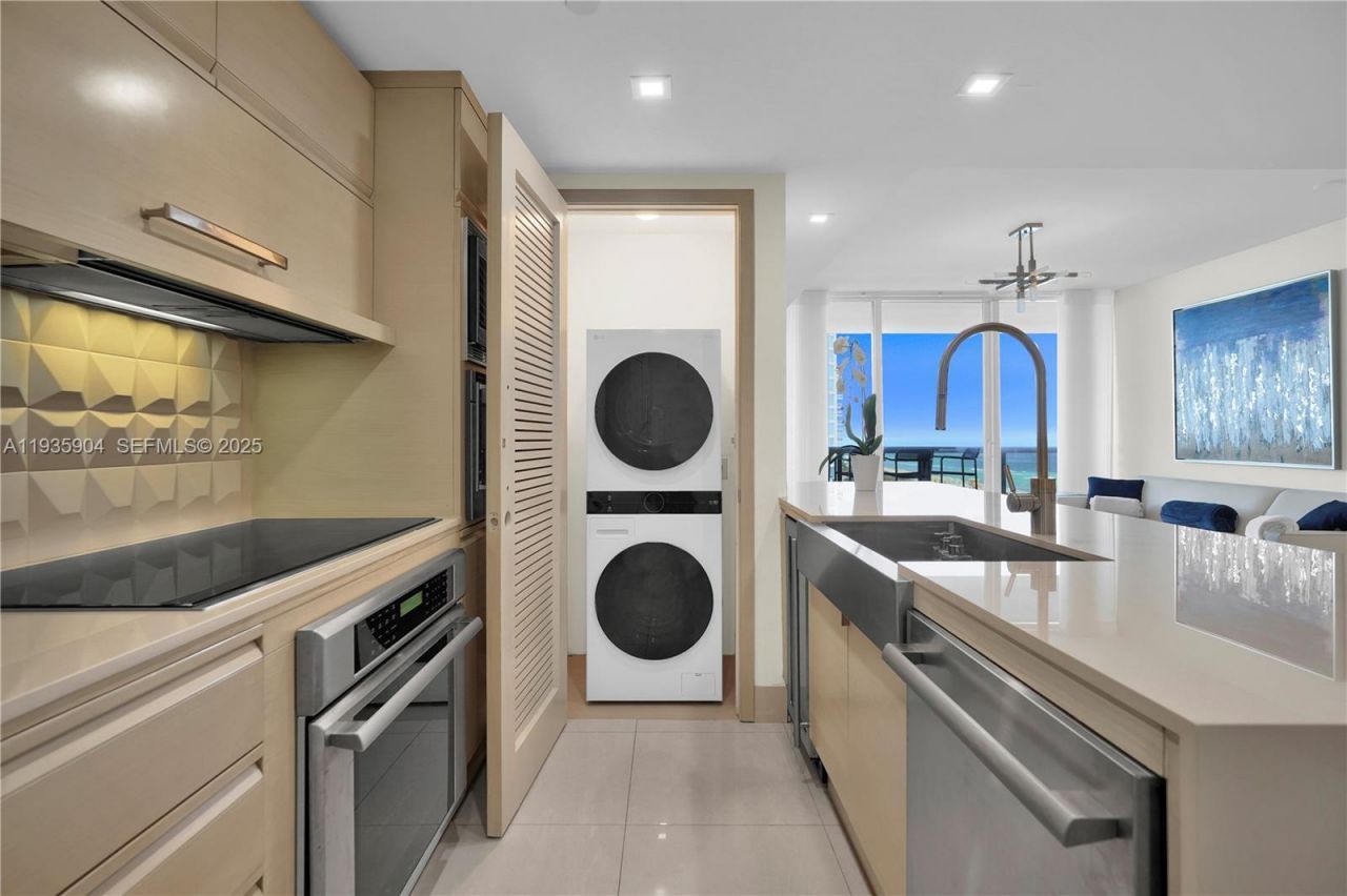 5875 Collins Ave, Unit 1003, Miami Beach, FL 33140 Photo