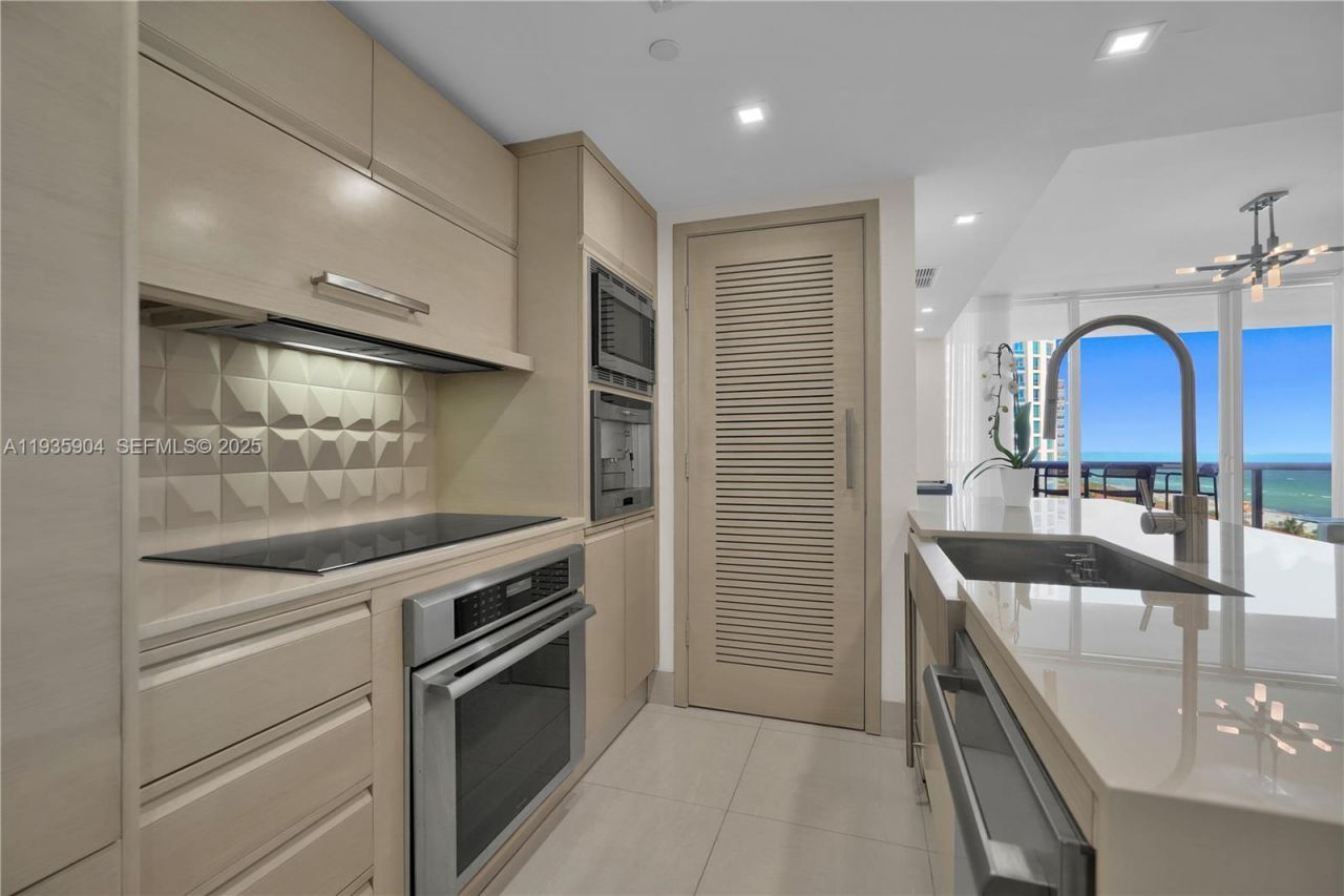 5875 Collins Ave, Unit 1003, Miami Beach, FL 33140 Photo