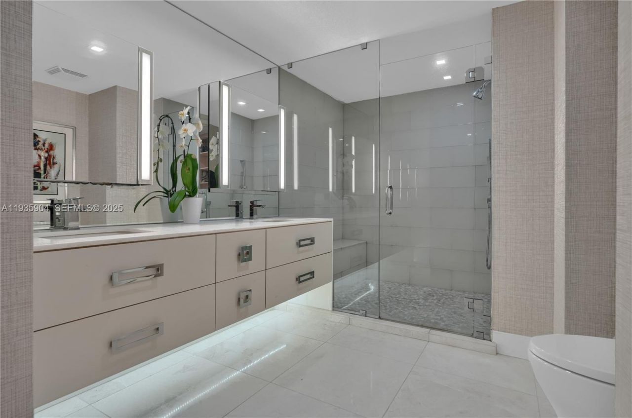 5875 Collins Ave, Unit 1003, Miami Beach, FL 33140 Photo