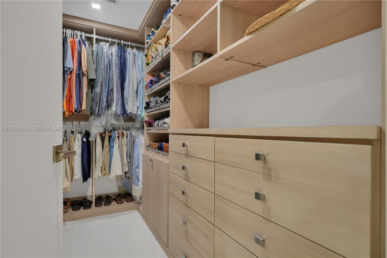 5875 Collins Ave, Unit 1003, Miami Beach, FL 33140 Photo