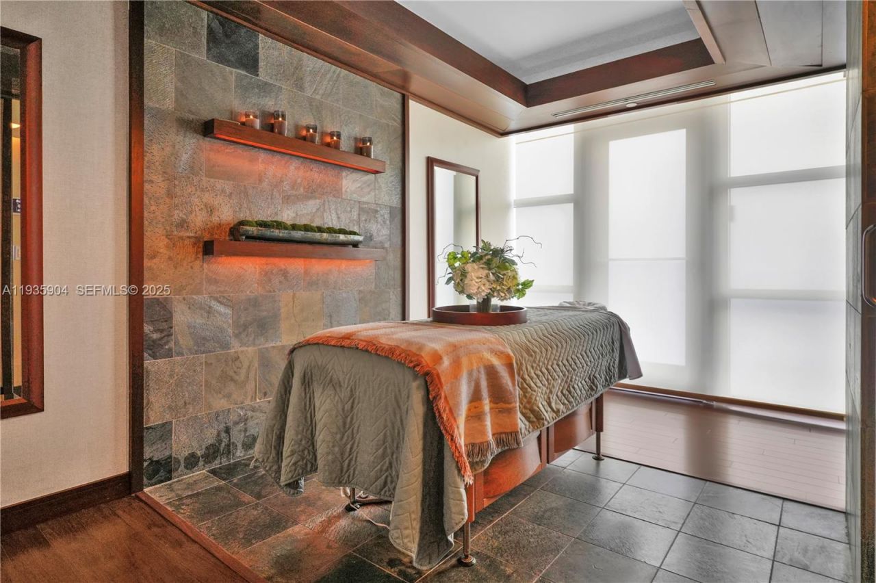 5875 Collins Ave, Unit 1003, Miami Beach, FL 33140 Photo