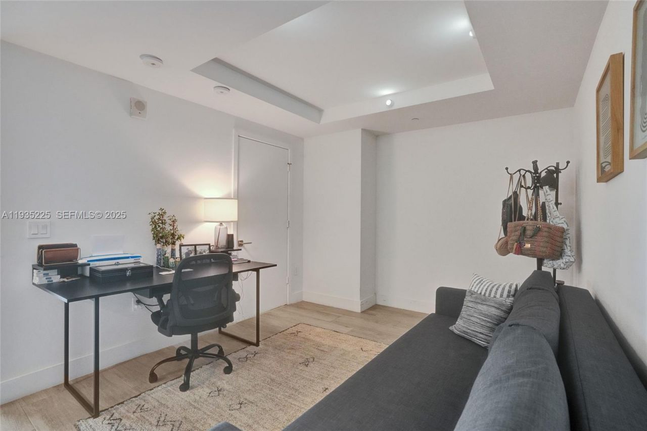 121 NE 34th St, Unit 902, Miami, FL 33137 Photo