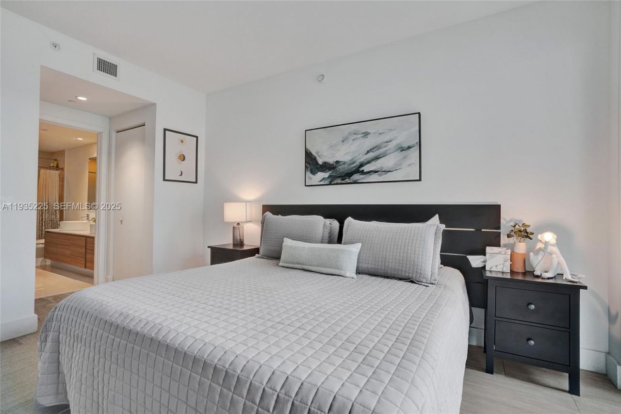 121 NE 34th St, Unit 902, Miami, FL 33137 Photo