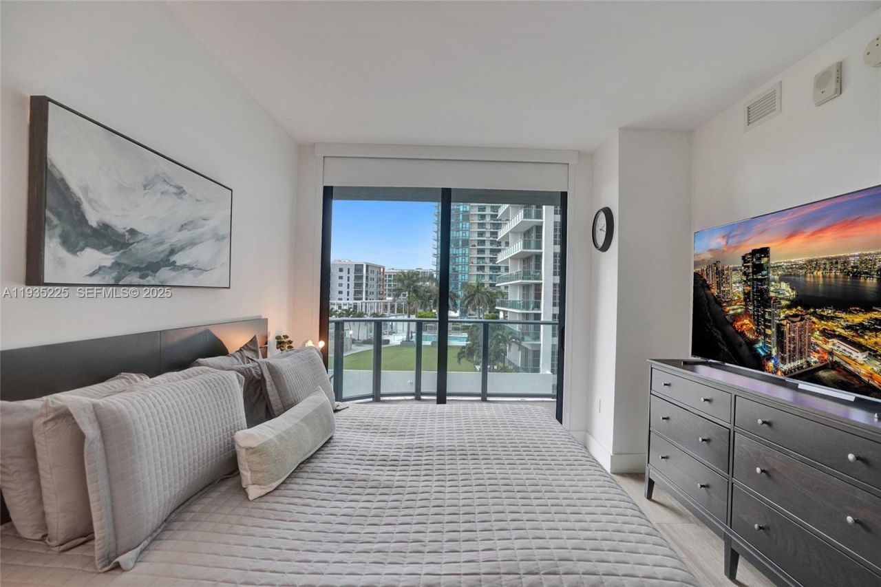 121 NE 34th St, Unit 902, Miami, FL 33137 Photo