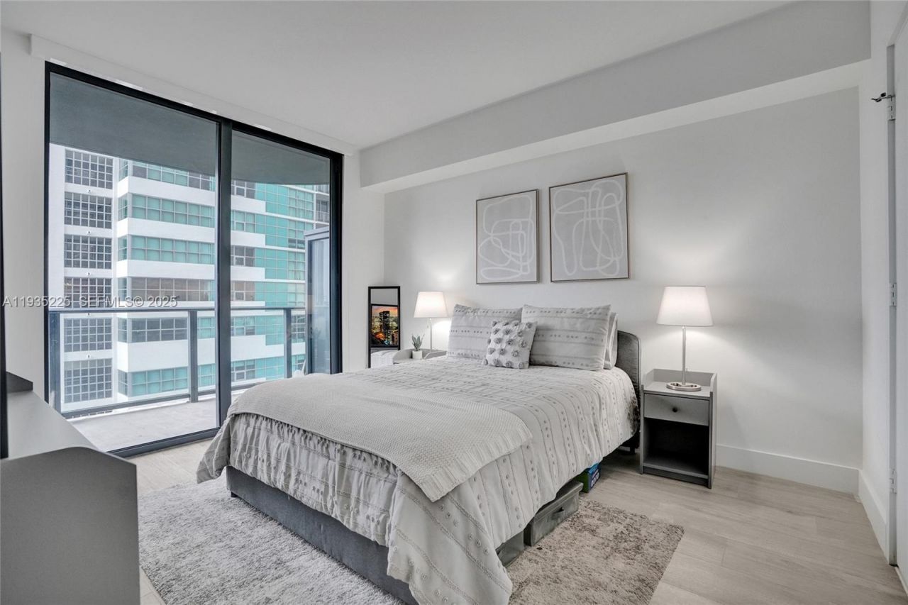 121 NE 34th St, Unit 902, Miami, FL 33137 Photo