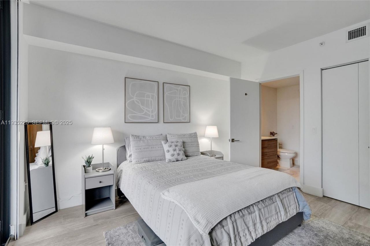 121 NE 34th St, Unit 902, Miami, FL 33137 Photo