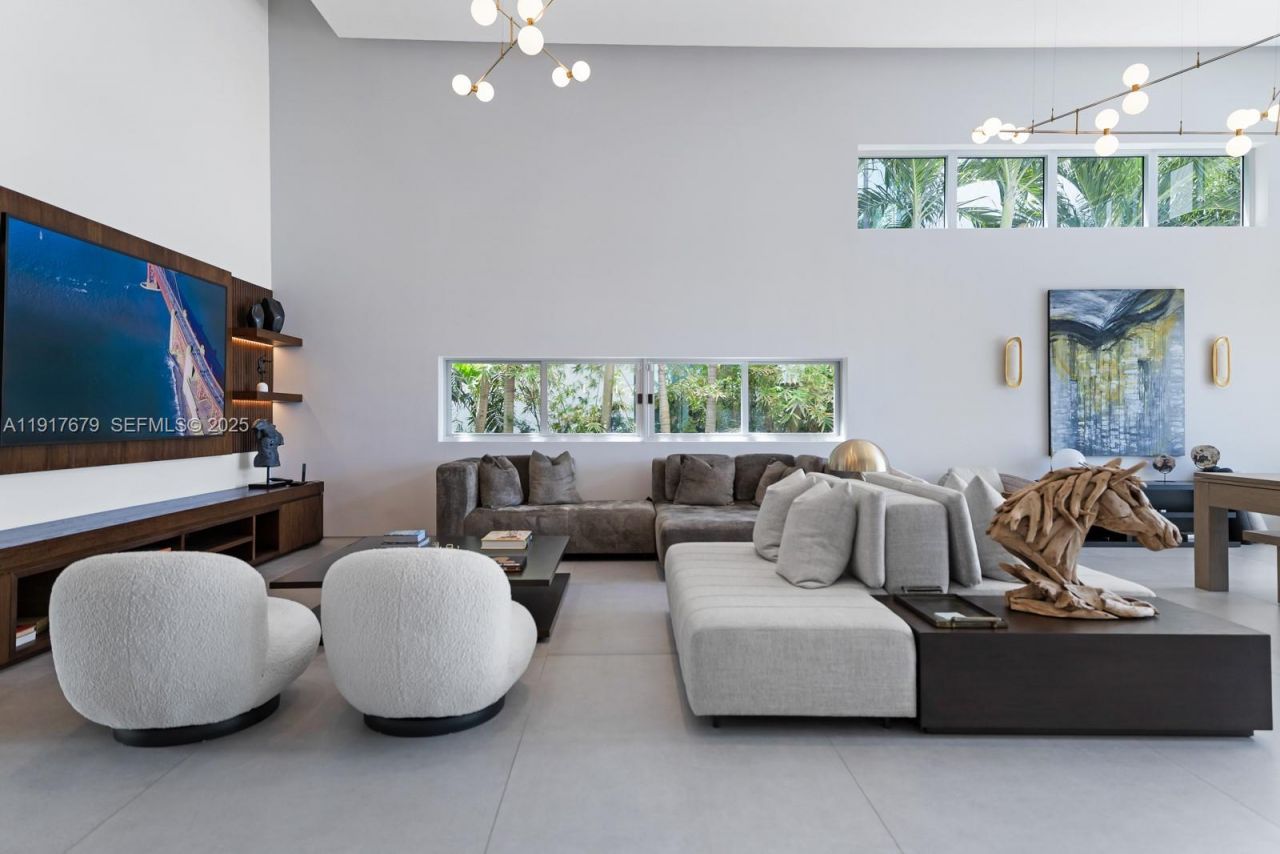 1379 N Venetian Way , Miami, FL 33139 Photo