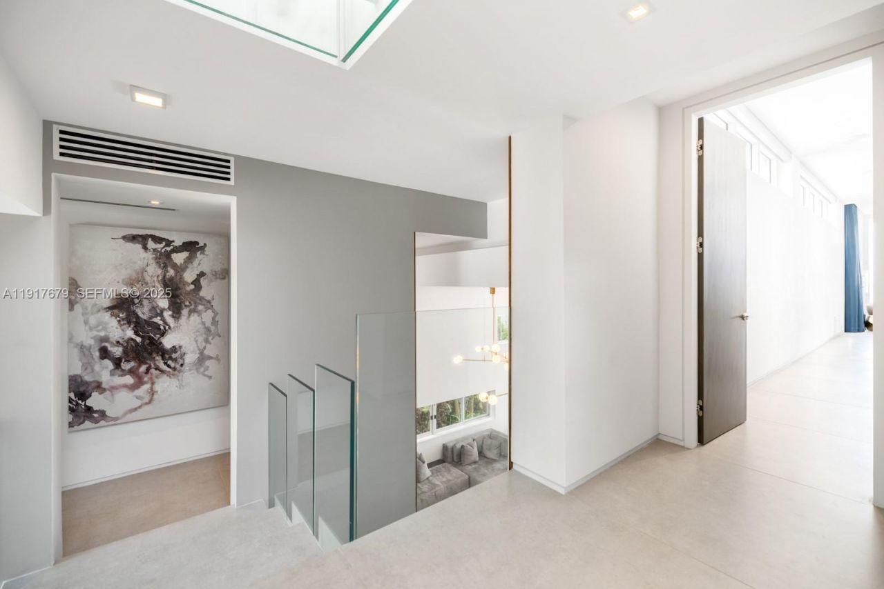 1379 N Venetian Way , Miami, FL 33139 Photo