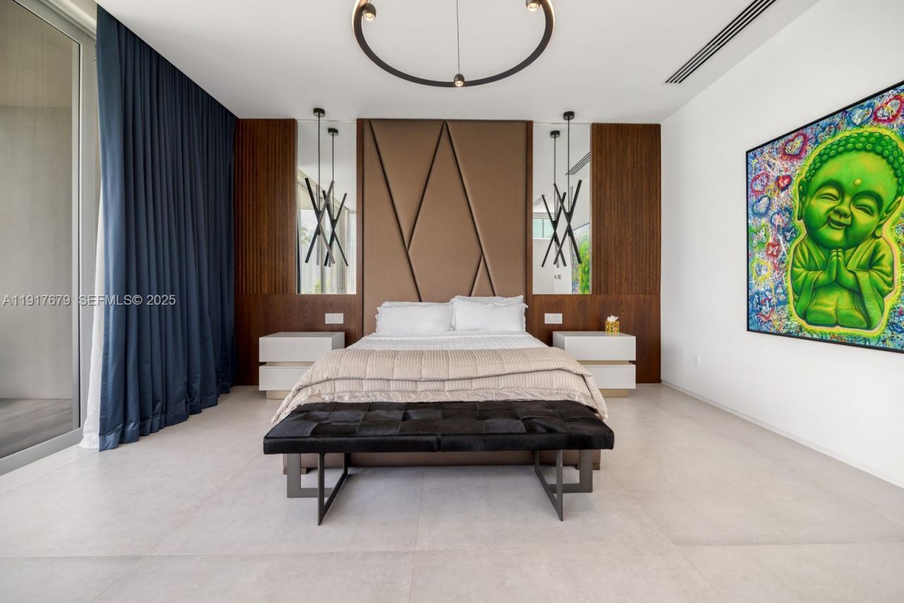 1379 N Venetian Way , Miami, FL 33139 Photo