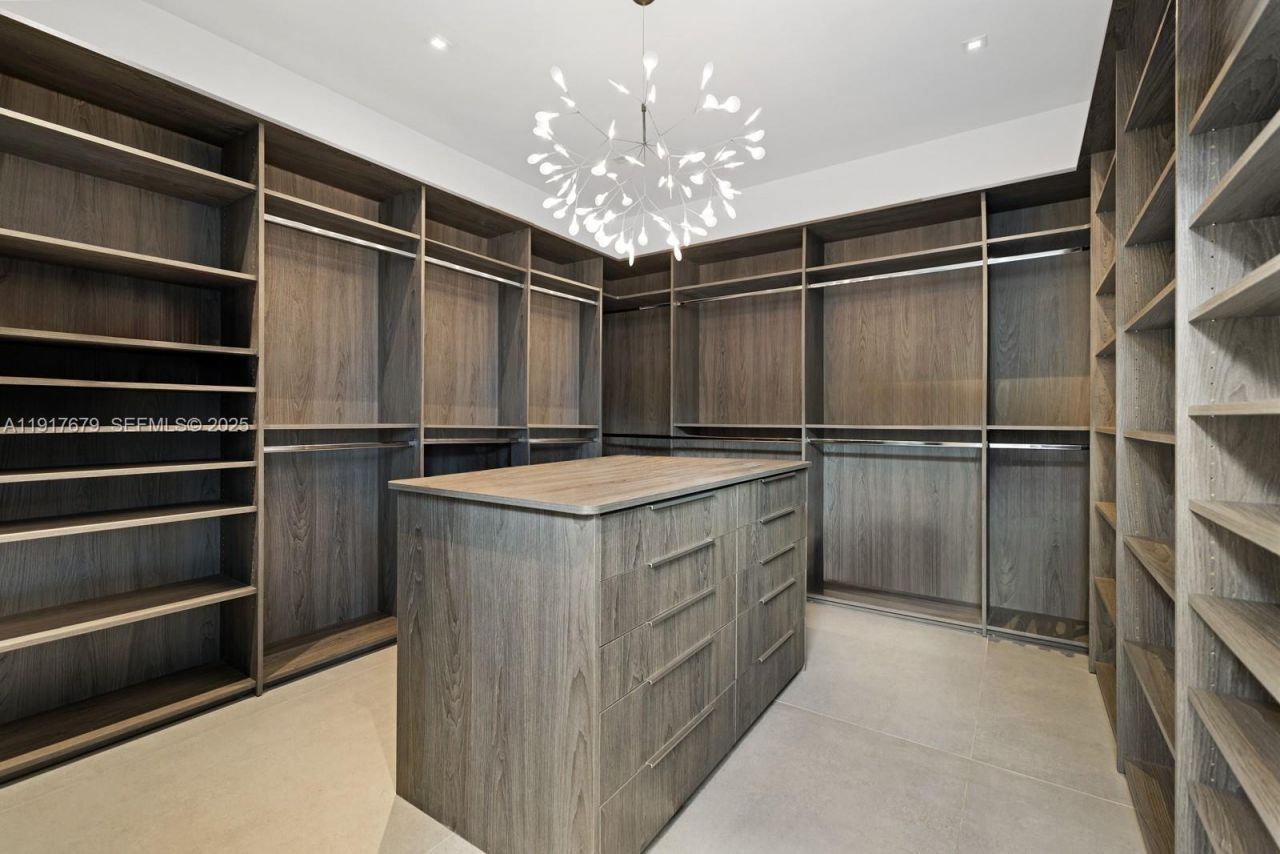 1379 N Venetian Way , Miami, FL 33139 Photo