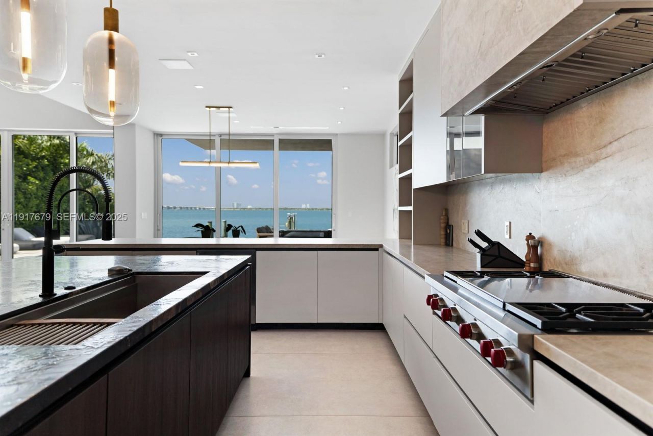 1379 N Venetian Way , Miami, FL 33139 Photo