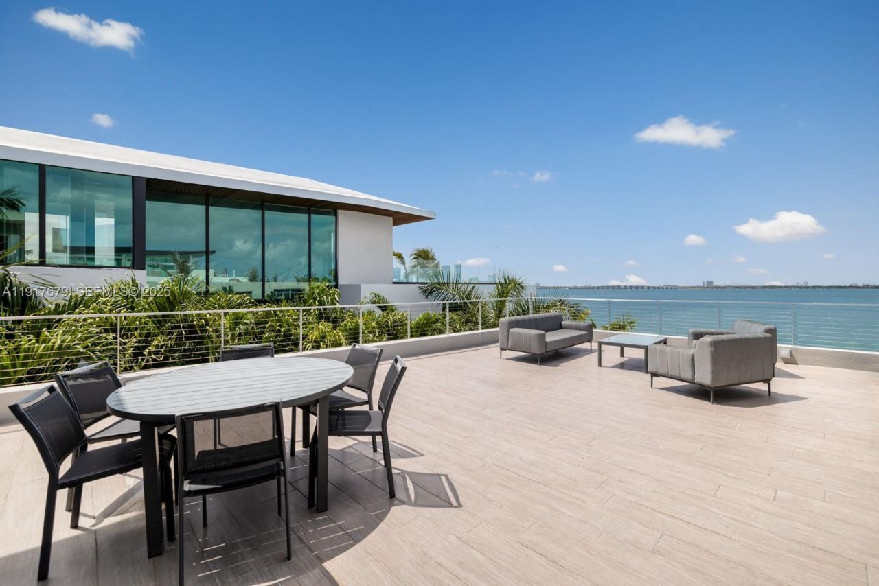 1379 N Venetian Way , Miami, FL 33139 Photo