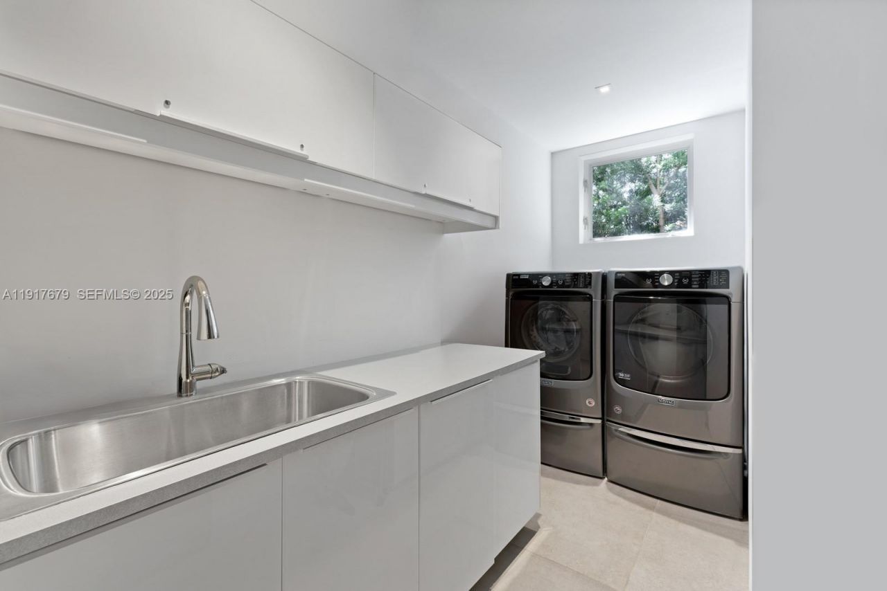 1379 N Venetian Way , Miami, FL 33139 Photo