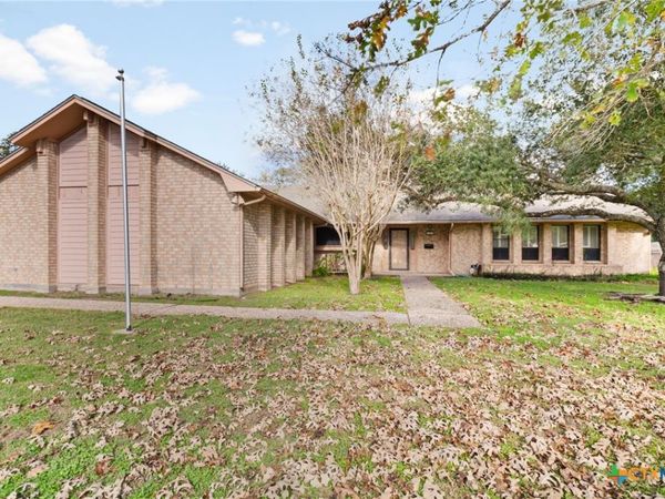 603 Suzanne Street, Edna, TX 77957