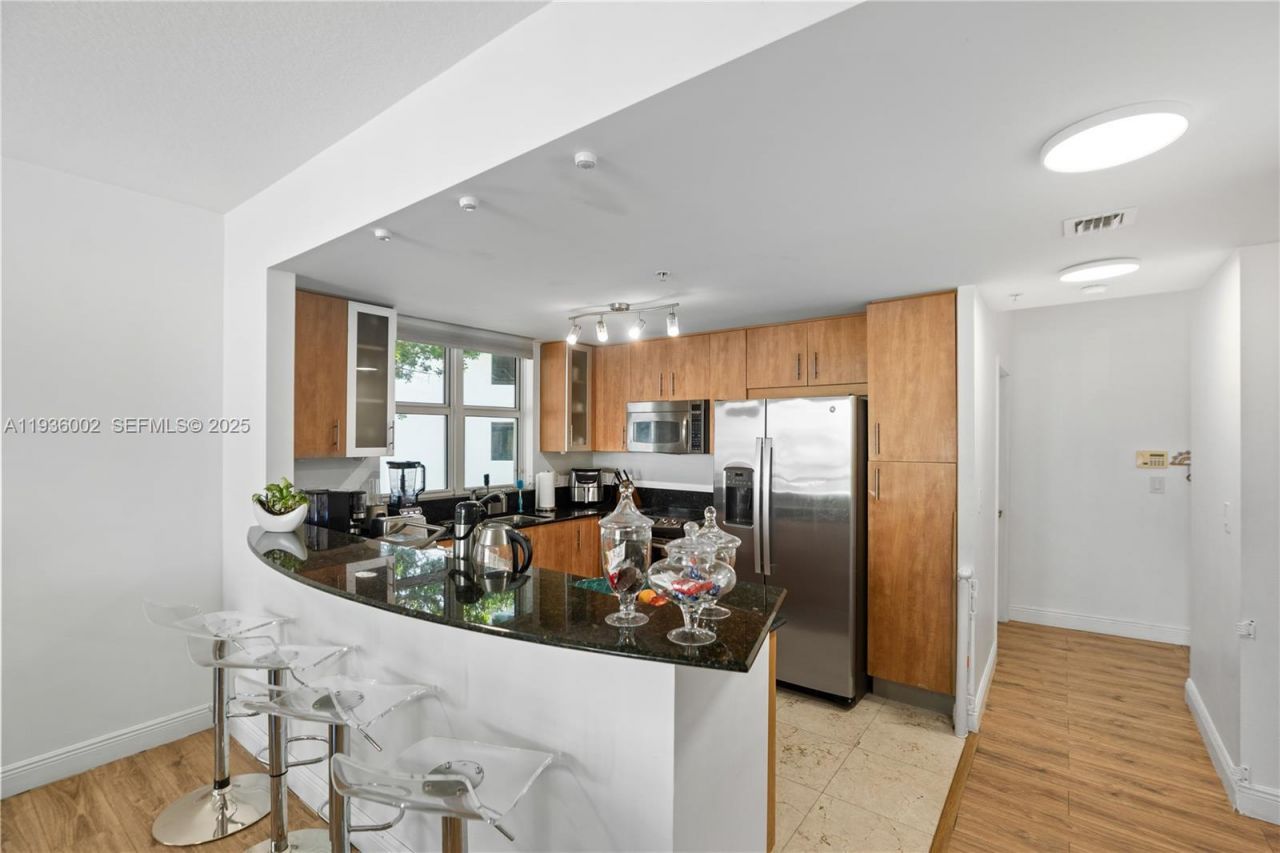 7918 Harbor Island Dr, Unit 212, North Bay Village, FL 33141 Photo