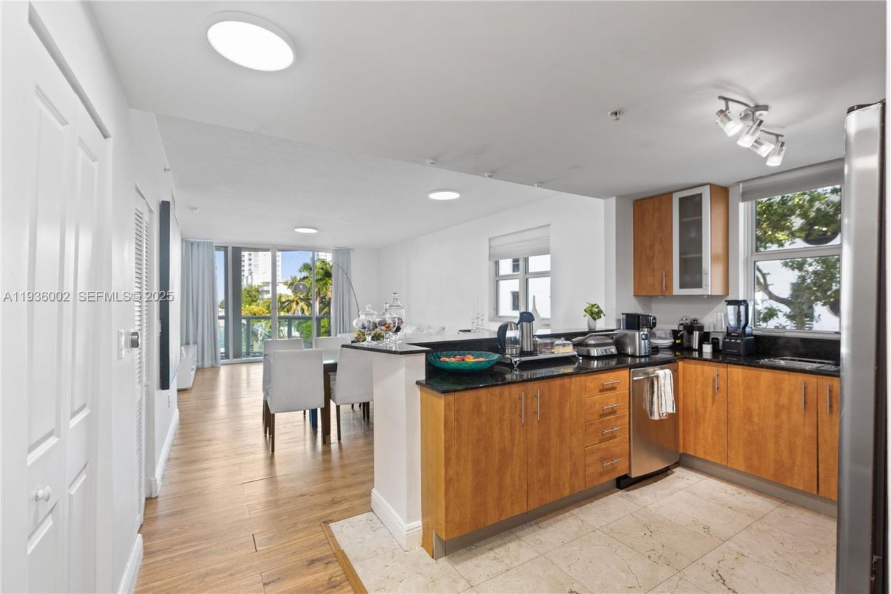 7918 Harbor Island Dr, Unit 212, North Bay Village, FL 33141 Photo