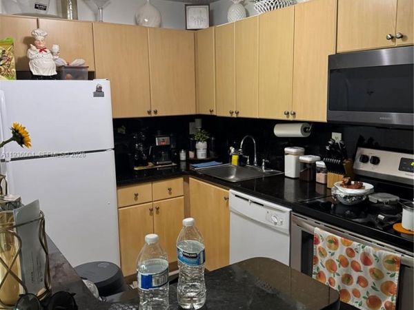 7155 NW 179th St, Unit 112, Hialeah, FL 33015