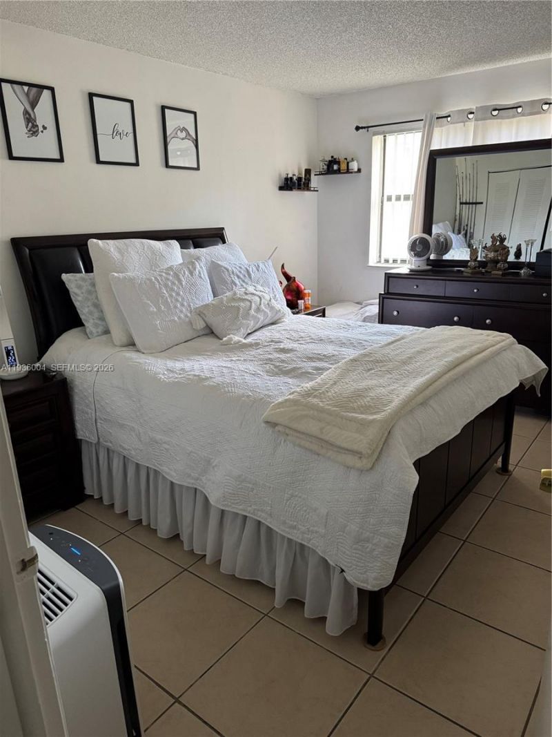 7155 NW 179th St, Unit 112, Hialeah, FL 33015 Photo