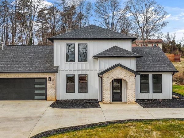 1024 N Gay St, Dandridge, TN 37725