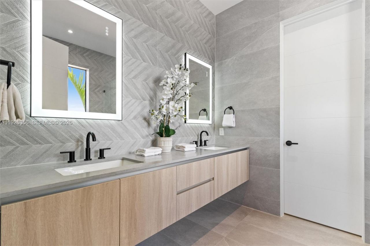 2785 SW 34th Ave , Miami, FL 33133 Photo