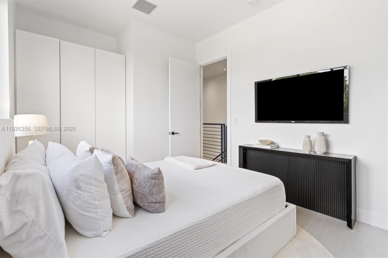 2785 SW 34th Ave , Miami, FL 33133 Photo