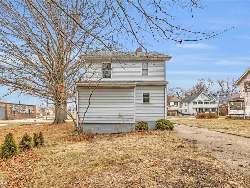 1698 Wickford Road, Cleveland, OH 44112 Photo 4