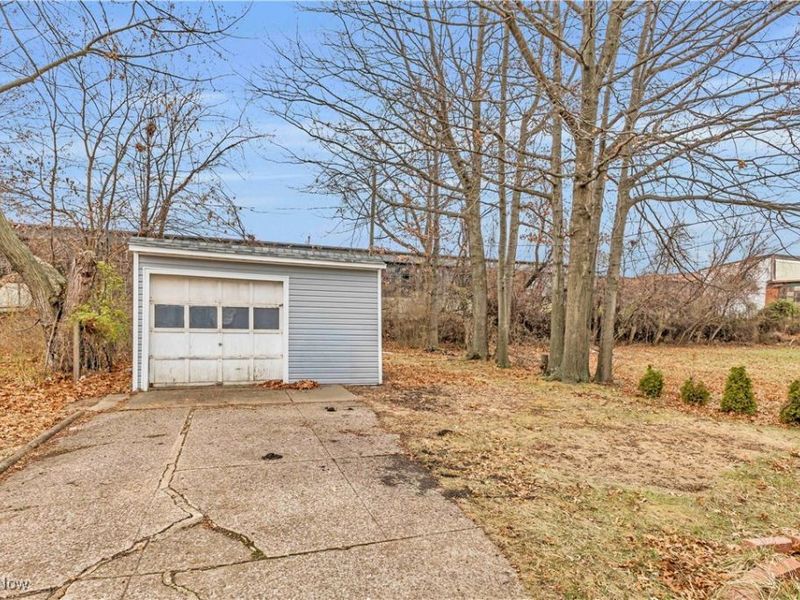 1698 Wickford Road, Cleveland, OH 44112 Photo 5
