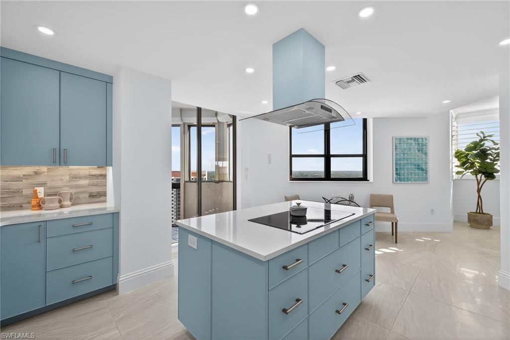 6001 Pelican Bay Blvd, Unit Penthouse, Naples, FL 34108 Photo