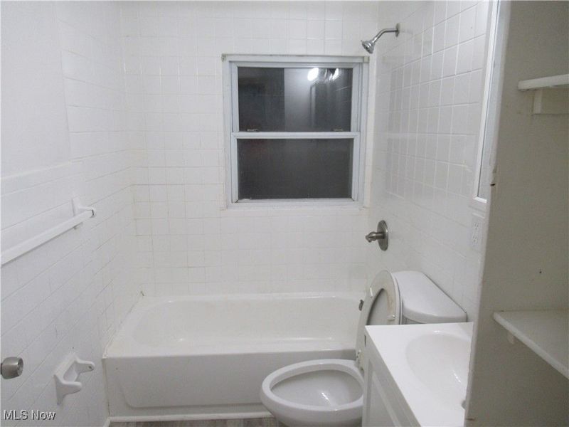 15615 Lotus Drive, Cleveland, OH 44128 Photo 14