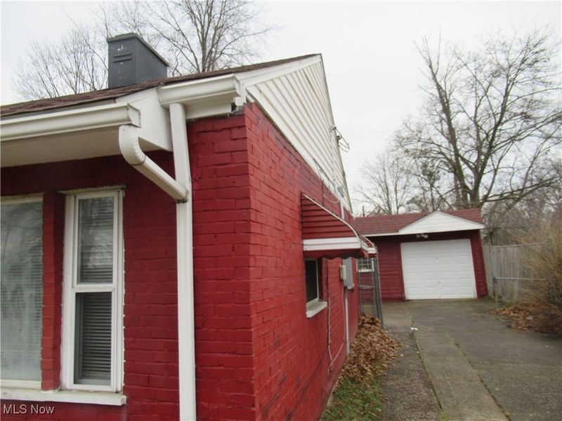 15615 Lotus Drive, Cleveland, OH 44128 Photo 2