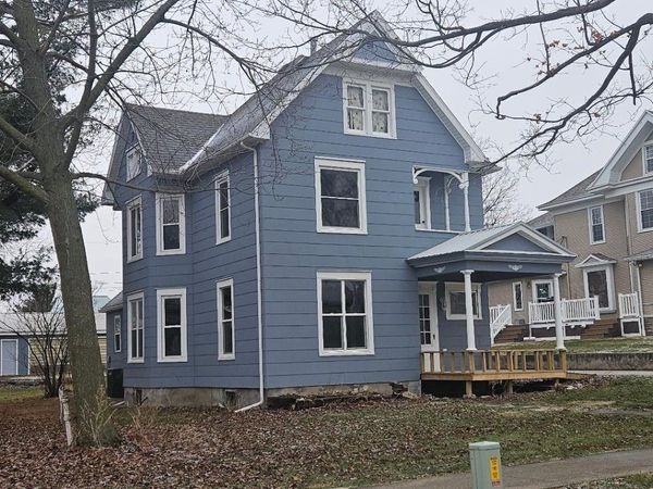 1806 8th Avenue, Belle Plaine, IA 52208