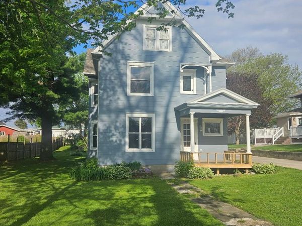 1806 8th Avenue, Belle Plaine, IA 52208